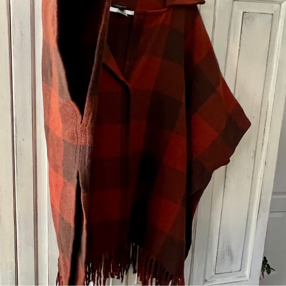 🟤MARC NEW YORK Oversized Plaid Fringe Poncho in Brick Red/Charcoal ONE SIZE - Picture 4 of 7